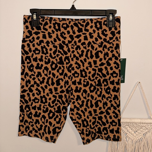 LEOPARD BIKE SHORTS - Picture 1 of 6